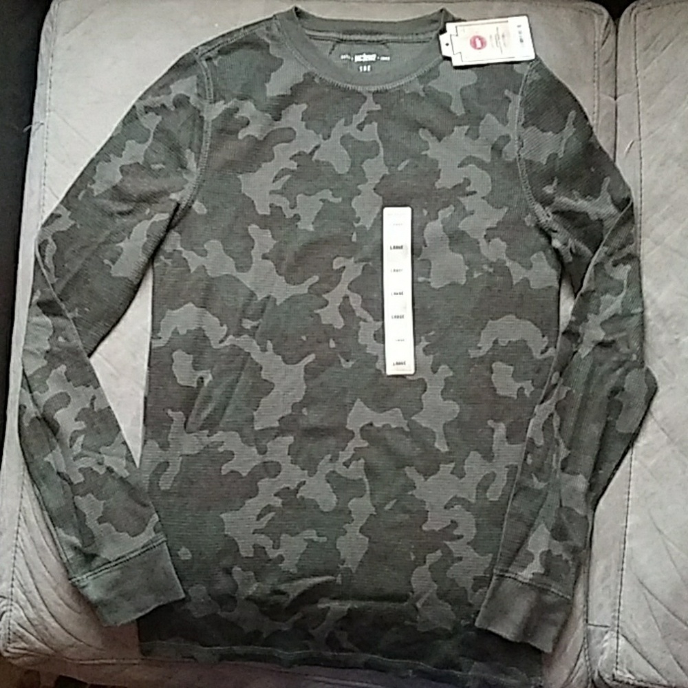 NWT Long sleeve camo thermal